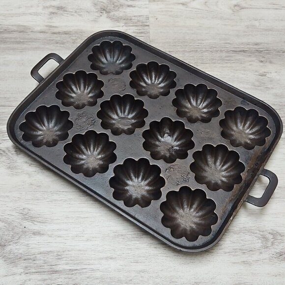 Cast Iron Turks Head Handled Muffin Pan Antique Heavy 12 Slot Unmarked Gatemark? - Picture 1 of 15